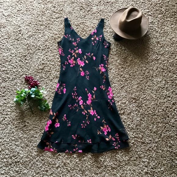 Jones New York Dresses & Skirts - Jones New York floral silk midi dress